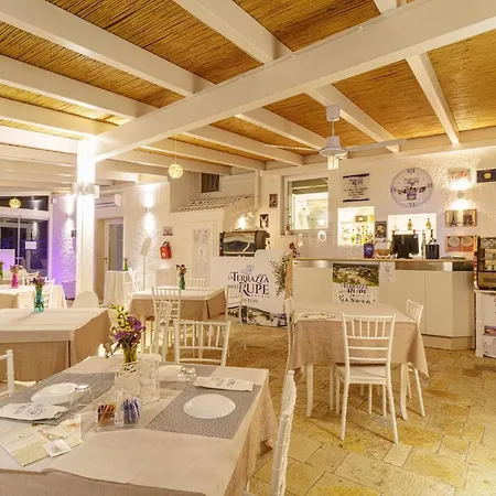 La Terrazza Sulla Rupe Relais ゲストハウス オストゥーニ