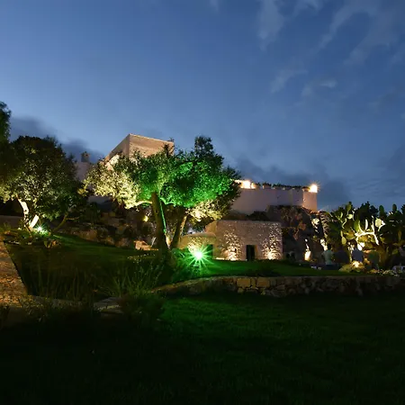 La Terrazza Sulla Rupe Relais 4* オストゥーニ